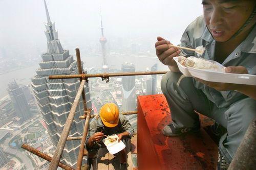 致敬工地上的建築工人