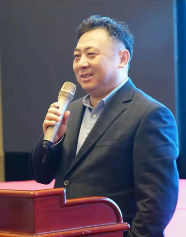 高朋满座之领军探秘袁志坚心存敬畏做出版