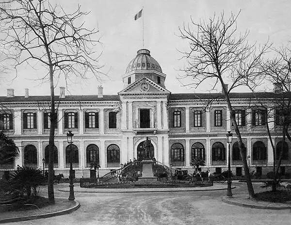 图 1880年,上海法租界公董局大楼依照李宗仁将军的回忆录中所写