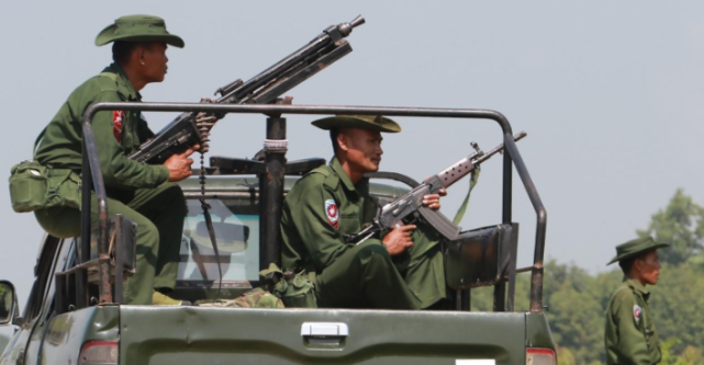 绝不手下留情缅甸战争再度爆发村民慌忙逃窜军方火速行动