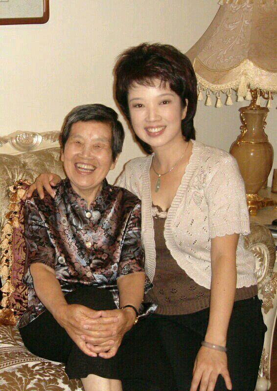 主持人黄薇:一把屎一把尿伺候瘫痪父亲10年,揭露上亿中年人辛酸