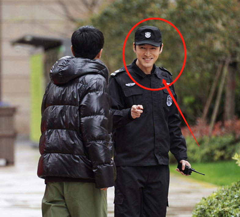 胡歌客串高圆圆新剧,穿保安服帅气依旧,生图下的腿长我却看愣了