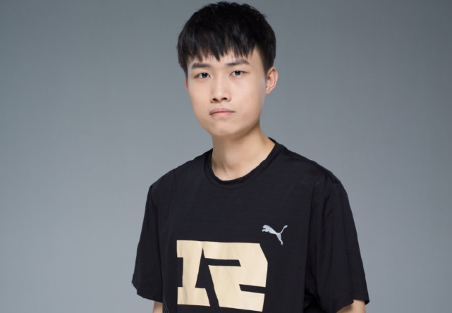 rngm天真比赛没得打,巅峰赛还遇到韩小鑫练"坦克流