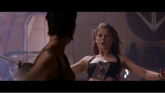 说不清是老天爷赏饭吃,还是前期积淀了丰富的舞台经验,裴淳华这个冰