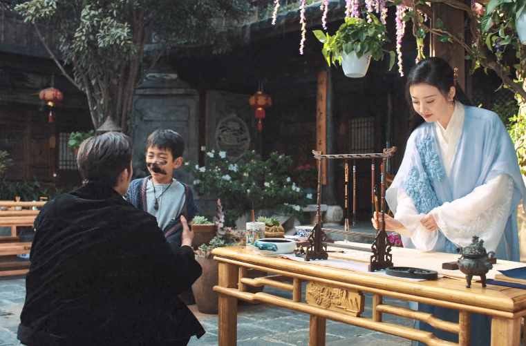 司藤在瓦房脸上画叉时,千万不要开弹幕,怕你忍不住笑出鱼尾纹