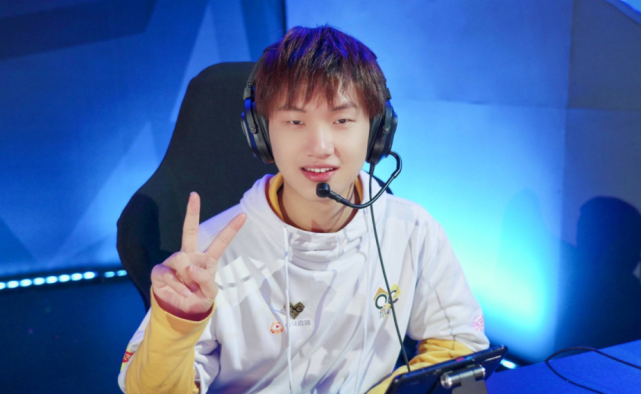 qg飞牛被按在替补位老板现身解释带起红队节奏ag菲菲霸气回怼