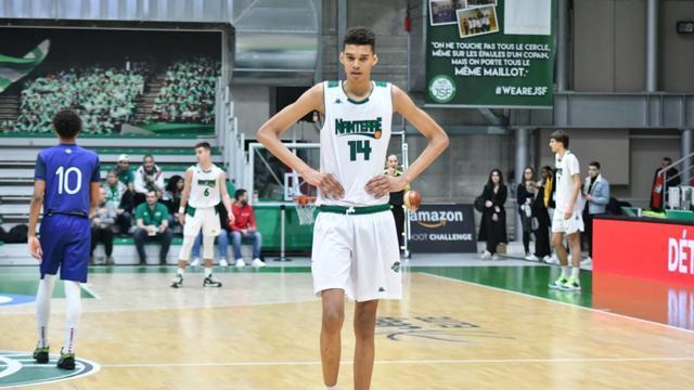 被称为“小字母哥”，臂展2米44天赋超强，或预定NBA状元！