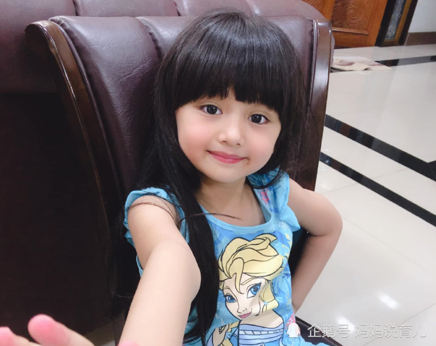 7岁成选美冠军,因打扮太成熟遭非议,看到生活照:是我想多了!_腾讯新闻