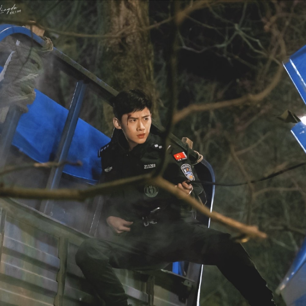 白敬亭特警造型│颜值身材都超棒的特警邢克垒你爱了吗