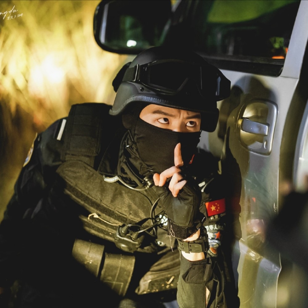 白敬亭特警造型│颜值身材都超棒的特警邢克垒你爱了吗