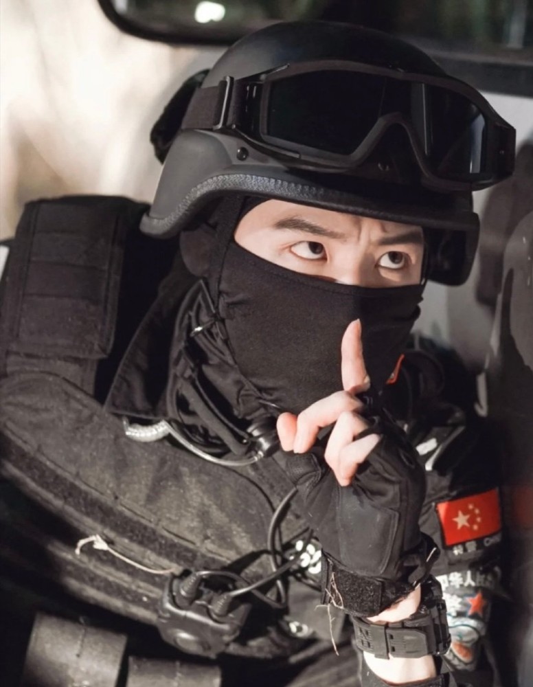 白敬亭特警造型│颜值身材都超棒的特警邢克垒你爱了吗