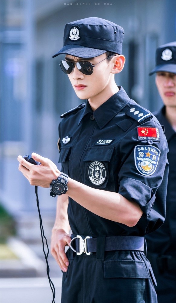 白敬亭特警造型│颜值身材都超棒的特警邢克垒你爱了吗
