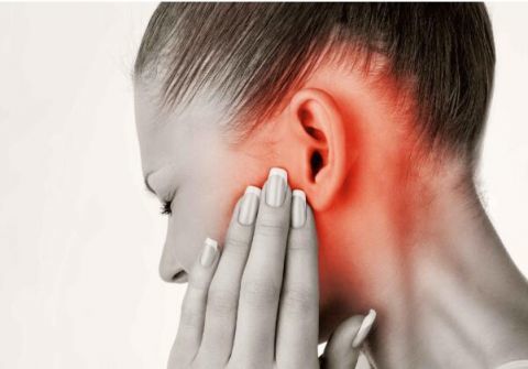 三,颈侧或耳后疼痛随着肿瘤的不断生长,会压迫到周围的一些组织和器官