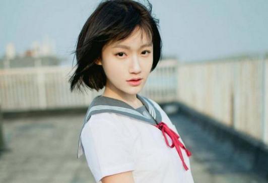 初中女生自以为"很潮"的4种行为,老师:很幼稚,见怪不怪了_腾讯新闻