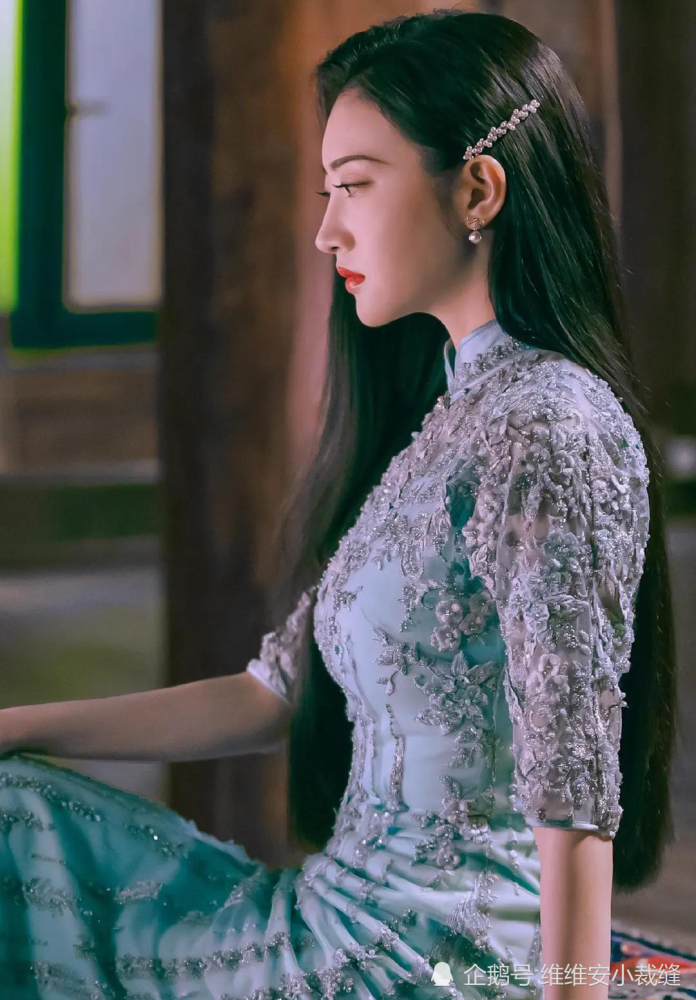 司藤景甜旗袍造型摇曳生姿气场全开堪称一场华丽旗袍时装秀