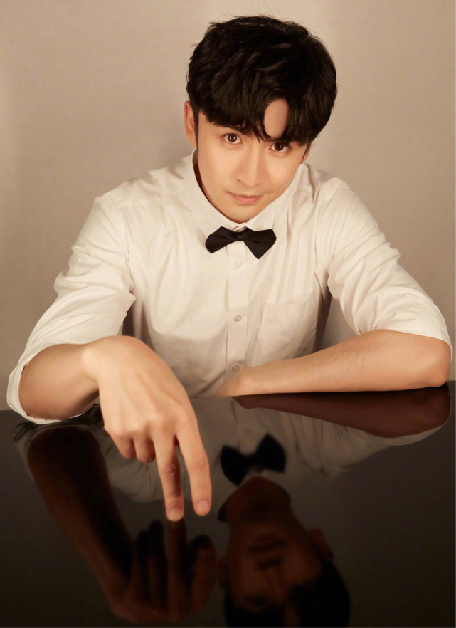 而且,嘉行传媒男艺人的发展是不如同公司的女艺人的.