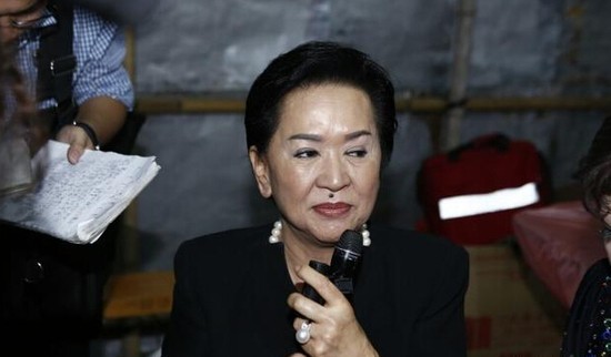 大哥的女人洪金梅穿30年塑身衣讨好丈夫4亿遗产只得1元