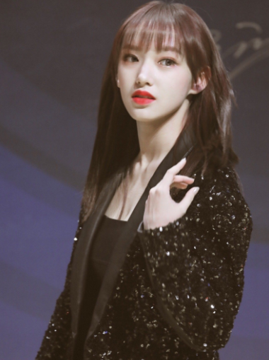 程潇家的基因有多强自己是人间芭比脸妹妹程晨是高挑美少女