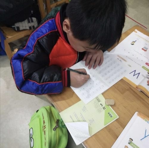 孩子3岁还不会写abcd 是智力发育较晚吗 答案可能跟你想的不太一样 孩子 智力发育 儿歌