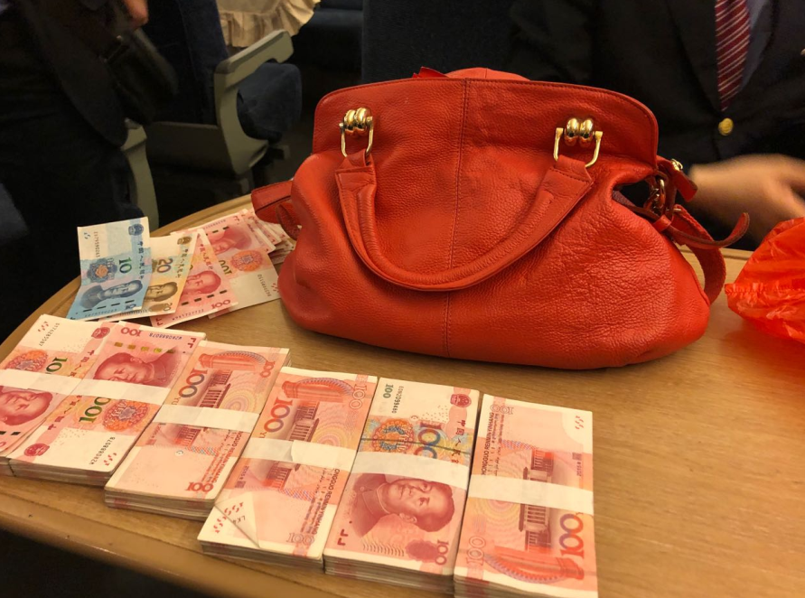 娄底夫妻辛苦攒的6万多现金丢了怀铁乘警2小时寻回