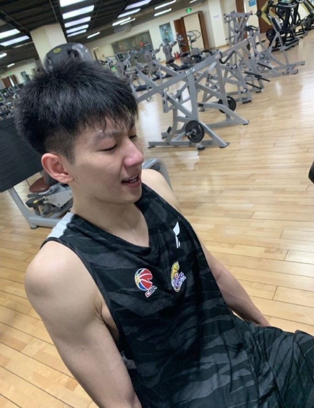 被郭士强坑惨5年只打8场球他却力挺恩师夸教练最好