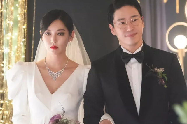 金素妍在阁楼2剧中与严基俊结婚远没有达到自己想要的幸福