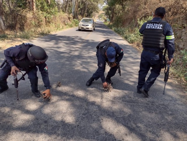 墨西哥警察的死亡周:车队巡逻时遭犯罪团伙伏击,至少17人死亡