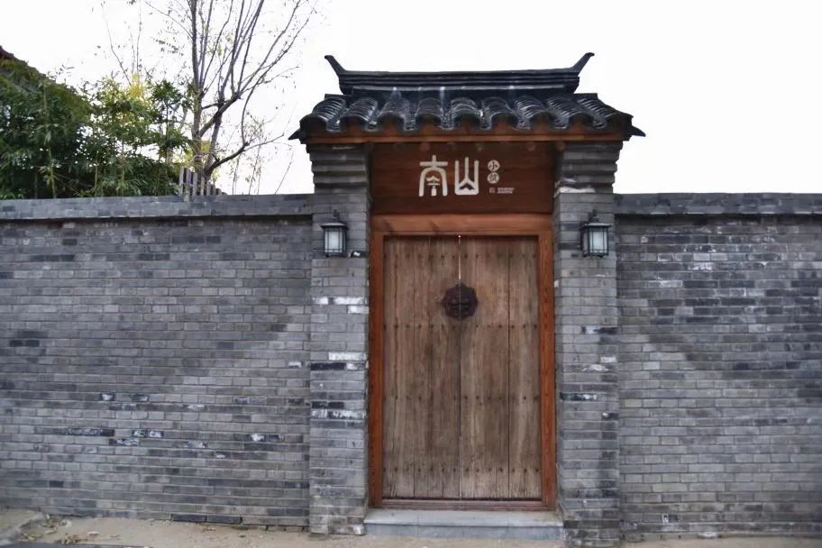 三月清和雨乍晴南山当户转分明南山小筑