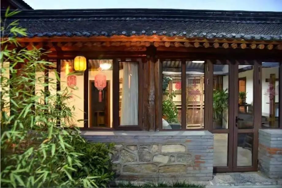 三月清和雨乍晴南山当户转分明南山小筑