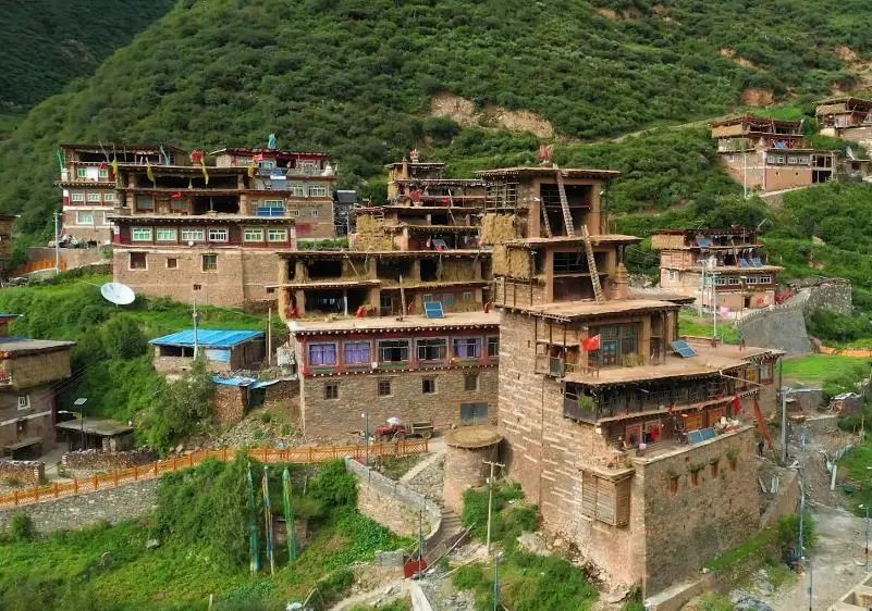 行走壤塘寻一方净土觅一处碉房