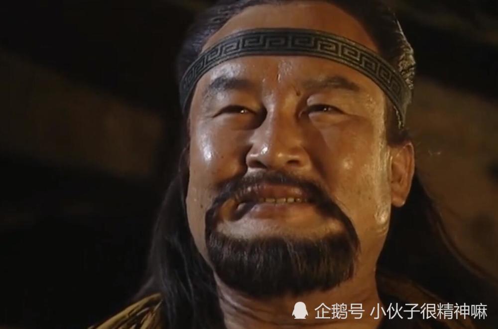 嵩山派现任掌门左冷禅,天赋异禀,凭借自家的三流武功却自创寒冰神掌和