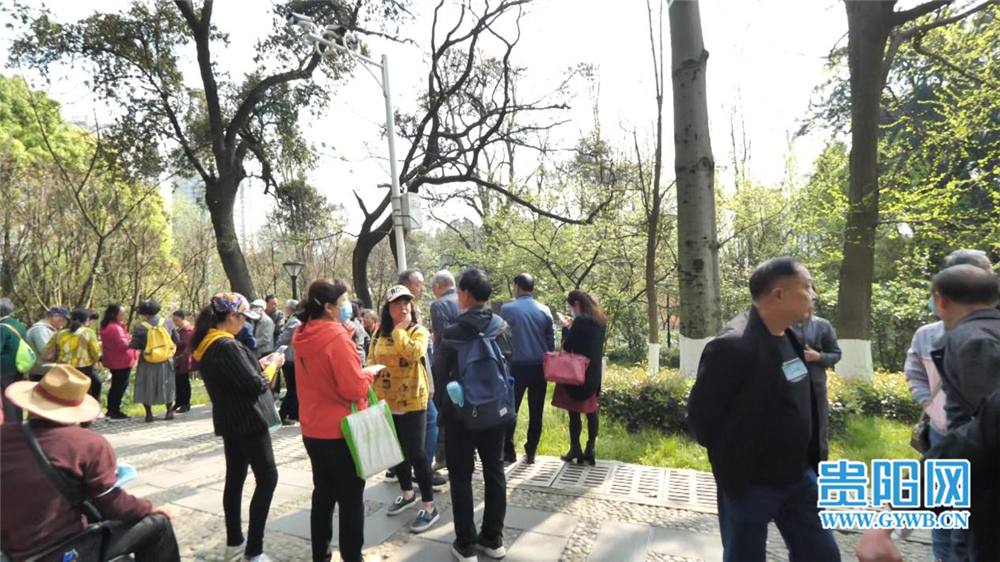 贵阳河滨公园相亲角火爆单身问题成社会热点黔视频