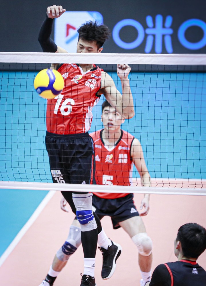 浙江男排演神奇翻盘谁力压两国手夺得分王国手副攻失常数据差