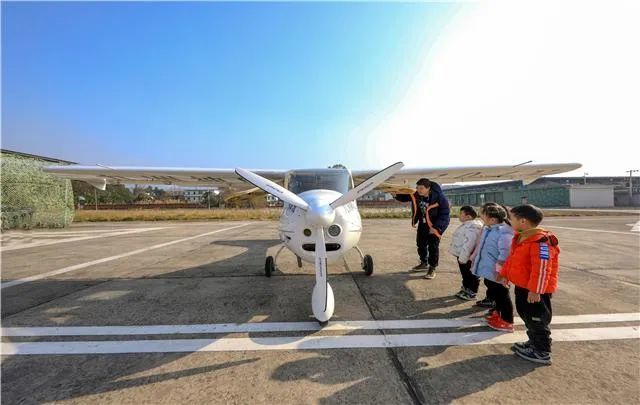 想带孩子来一次航空研学之旅?坐标梁平机场