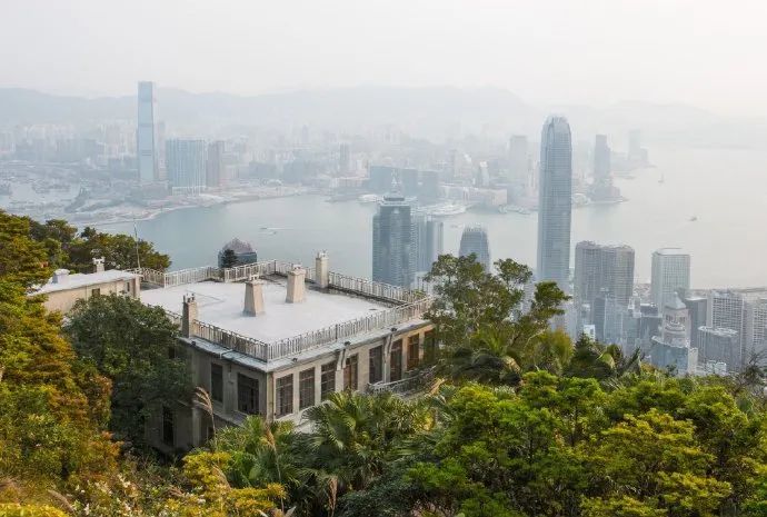 香港太平山的豪宅區,從前說英文,廣東話,到現在大部分說普通話