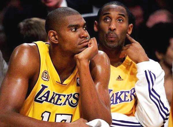 答球迷：当年NBA的“小鲨鱼”拜纳姆实力怎么样？