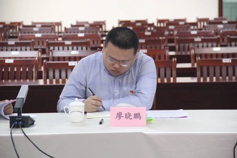 会上,丁灿辉副检察长表示代表们提出的意见建议符合检察工作实际,会后