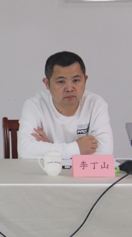 会上,丁灿辉副检察长表示代表们提出的意见建议符合检察工作实际,会后