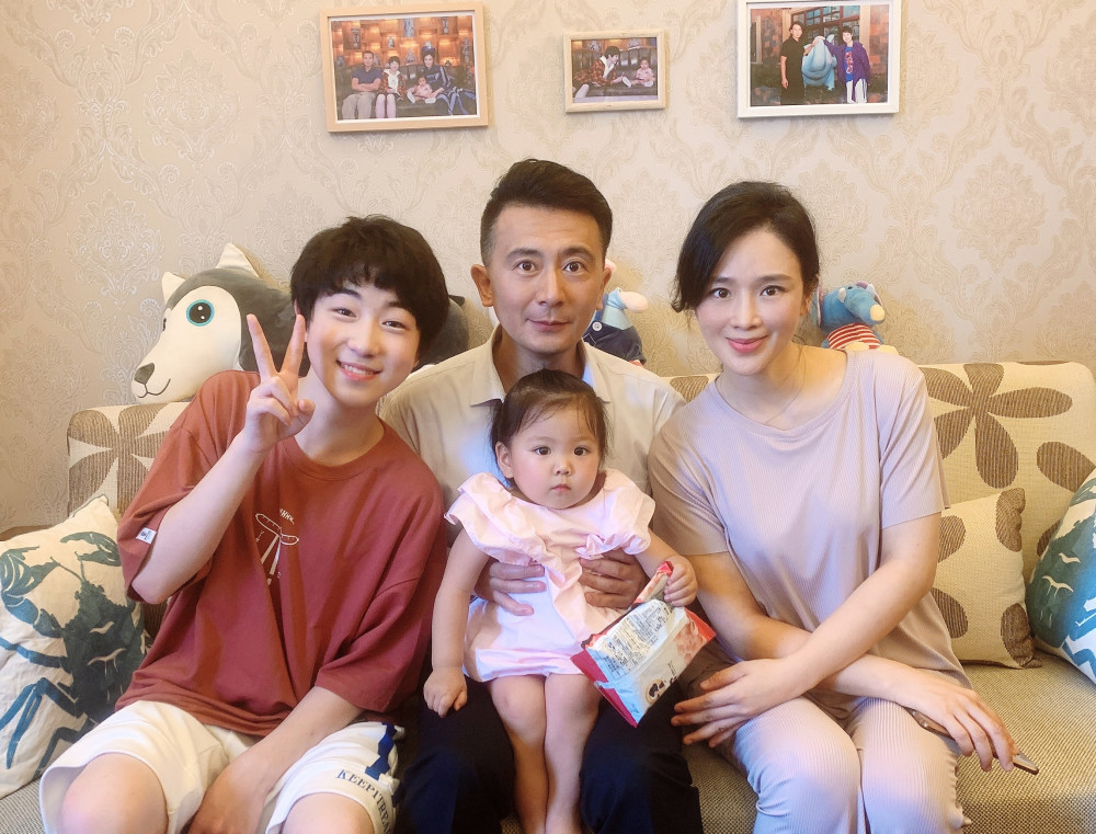 《觉醒年代》的主演周显欣:决不让父母的婚姻悲剧在我身上重演_腾讯
