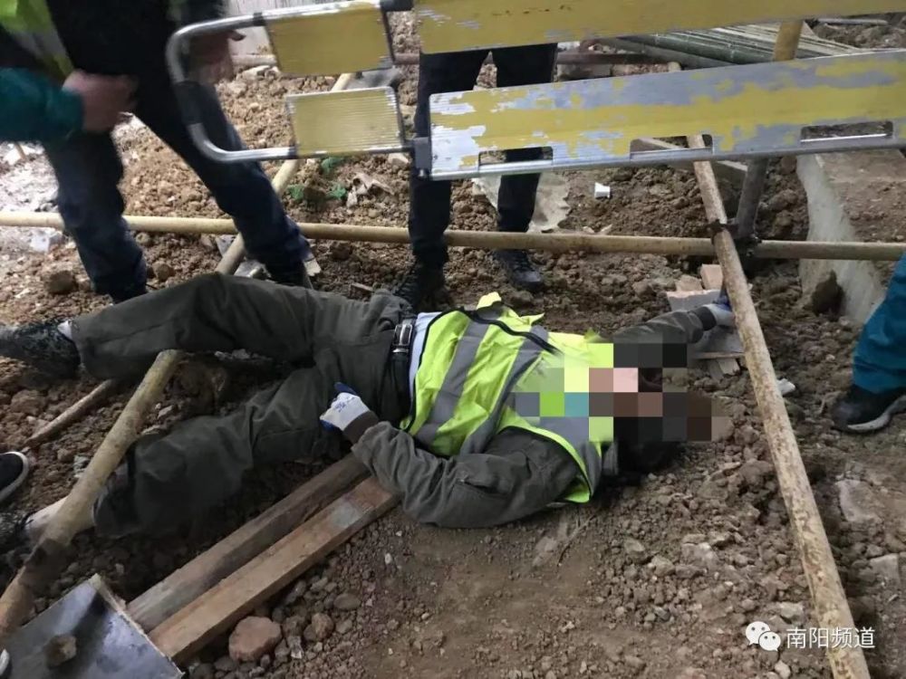 突发!南阳一施工工人高空坠落!_腾讯新闻