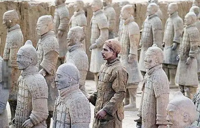 博物馆秦兵马俑里惊现 活人 真相远远不止这些 腾讯新闻