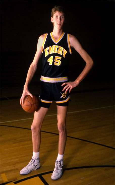 肖恩-布拉德利:巨人的烦恼,早年火箭下的背景帝,晚年成为这样,祝福他!