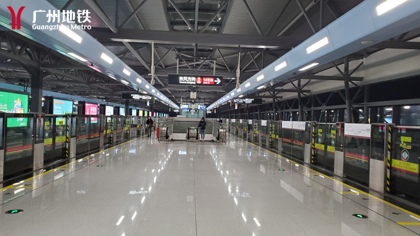 四,混合式站台混合式站台意味着一个车站既拥有岛式站台而同时拥有侧