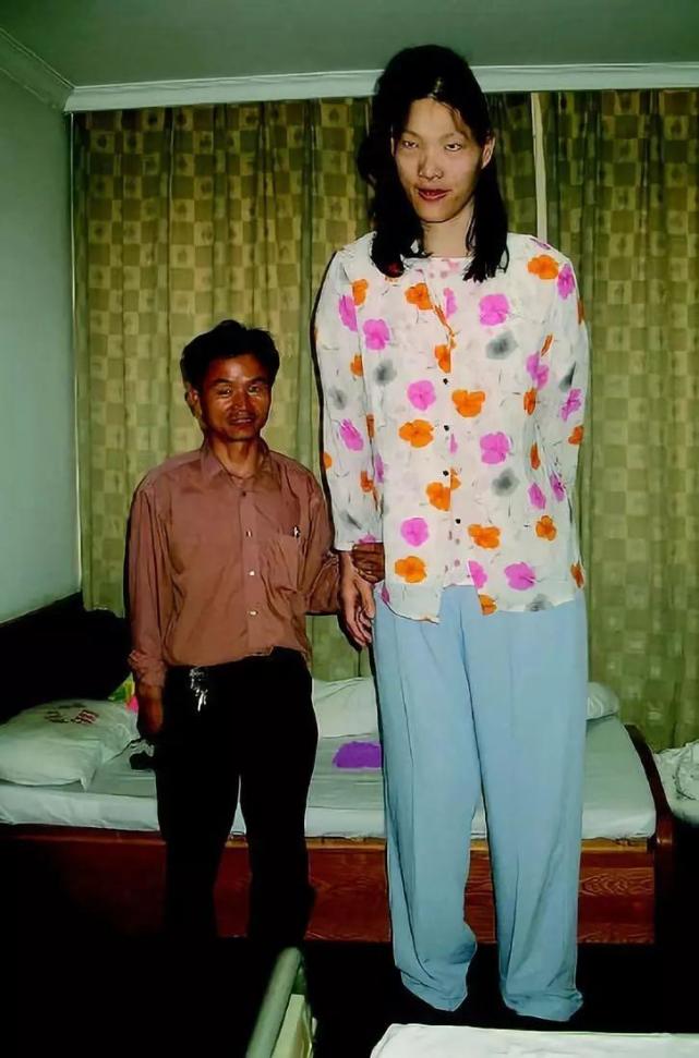 中国第一女巨人姚德芬:身高2.36米,曾梦想吃饱饭,死因让人心酸