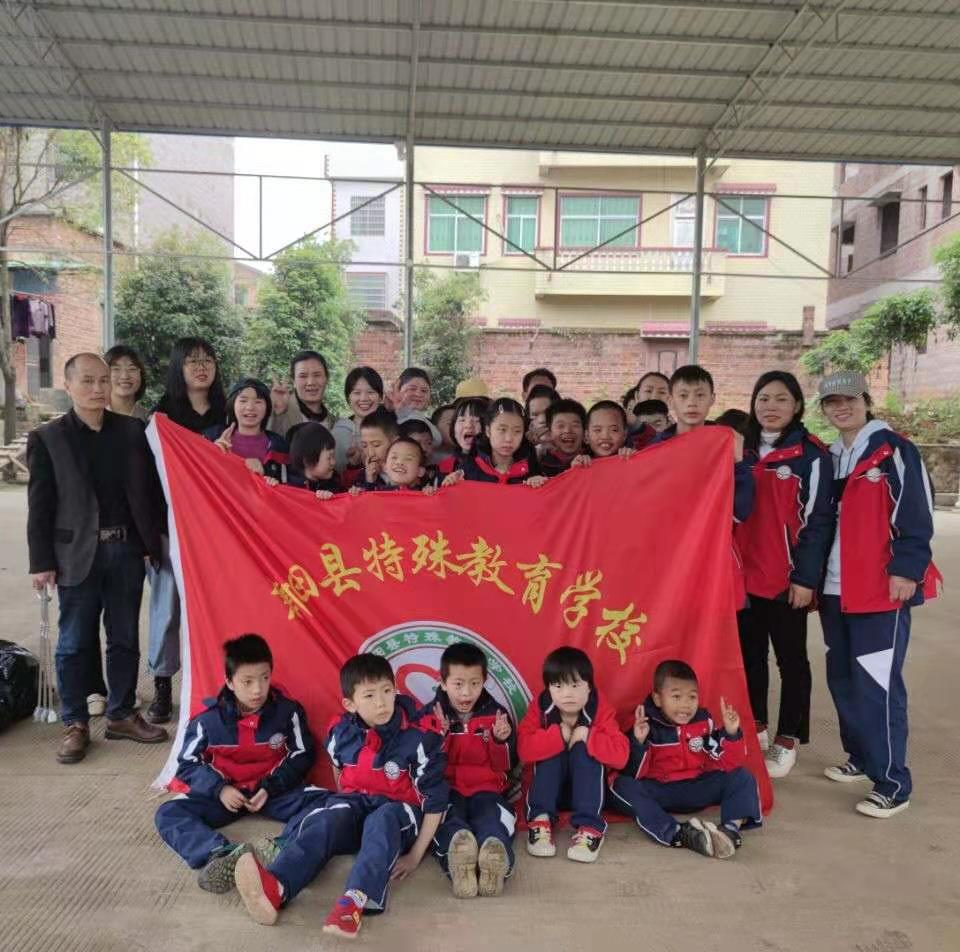 教育新田特殊教育学校开展关爱老人清扫社区志愿服务活动