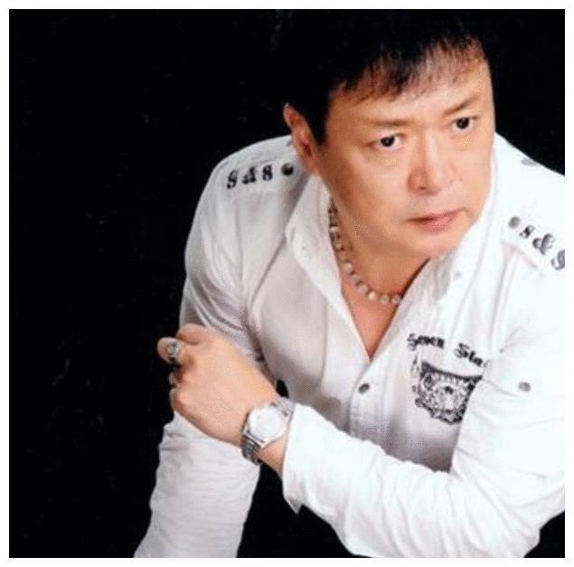 迟志强的传奇之路:从大明星到因流氓罪入狱,出狱后成为囚歌之王_腾讯
