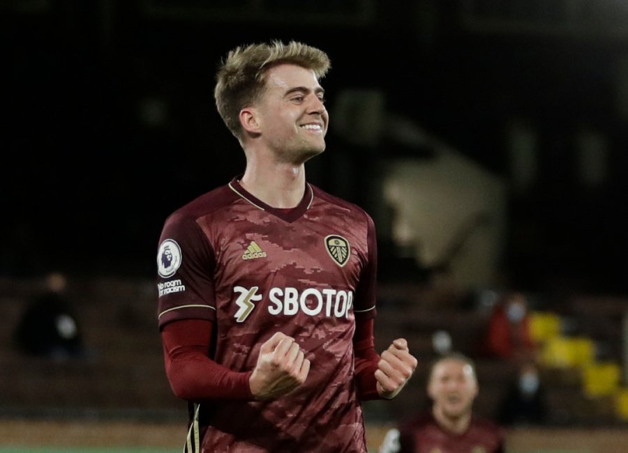 斗球直播英超联赛利兹联双杀村民