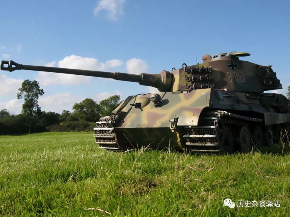 不过早期i型黑豹装的是70倍径75毫米炮,随后的黑豹f型和黑豹ii,德国人