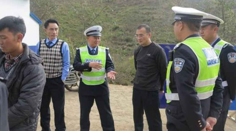 杨从品已犯下如此之多的错误,还好司法机关及时发现并进行惩处,以儆