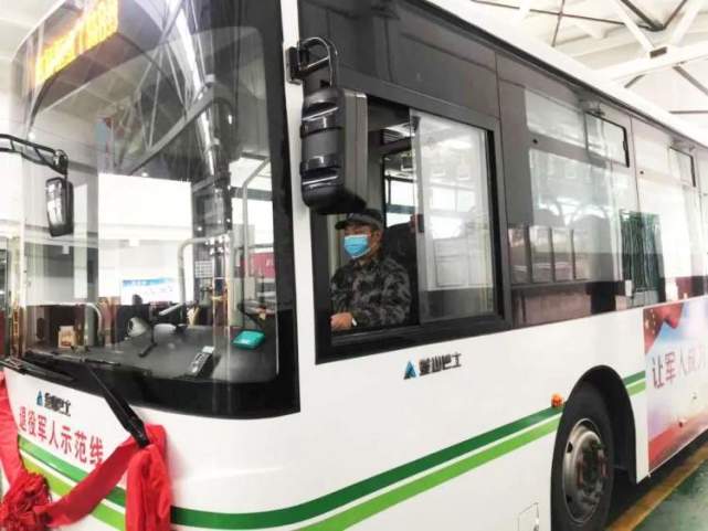 上海首条"退役军人示范线"虹桥枢纽7路b线今天开通了!